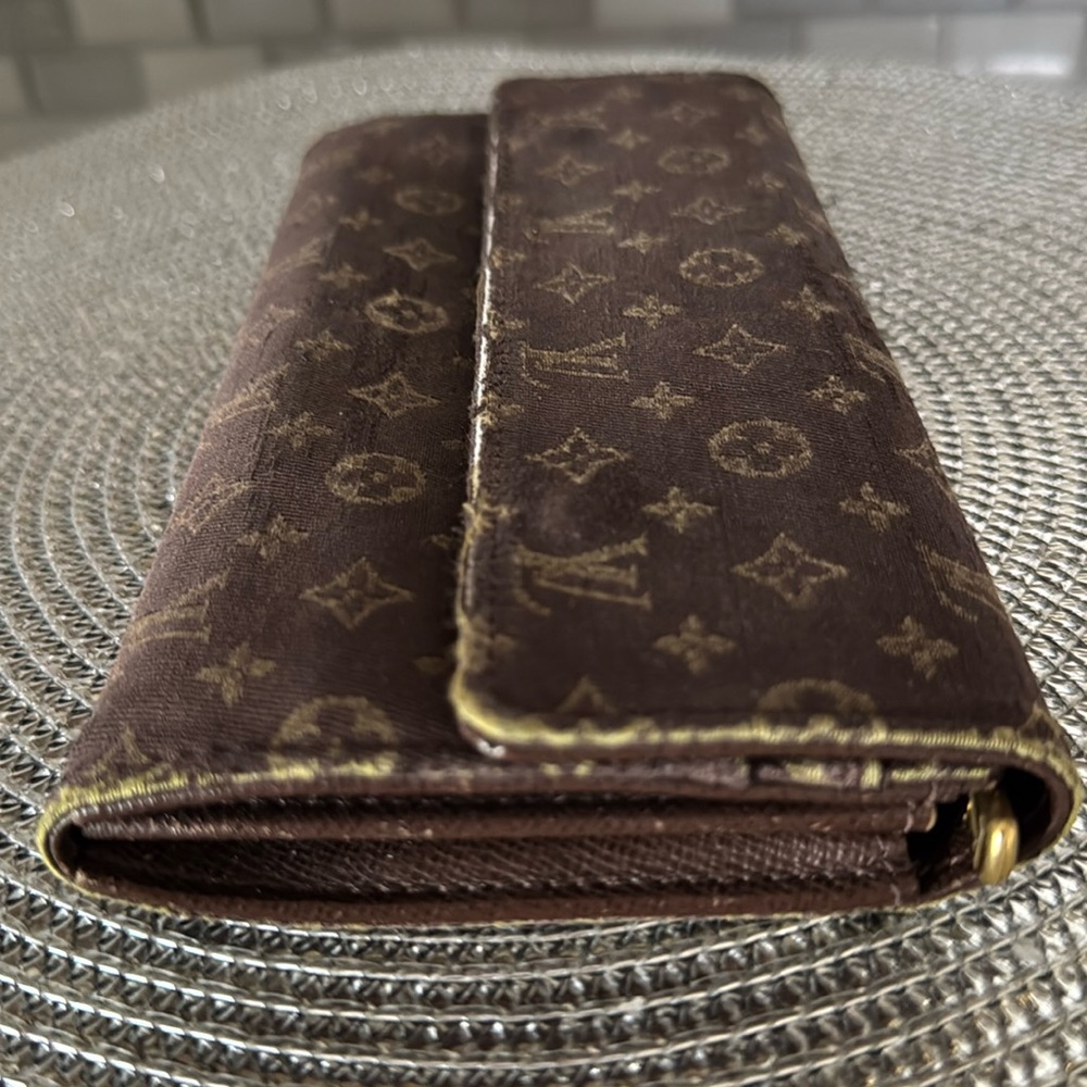 Authentic Louis Vuitton Monogram Mini Lin Brown Denim Sarah Wallet - Picture 13 of 16